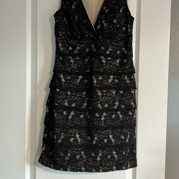 Tan & Black lace dress Vneck formal or semi formal size large - Picture 7 of 12